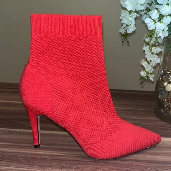 Mia, McKinley  perforated, red knit, sock booties - Picture 4 of 14